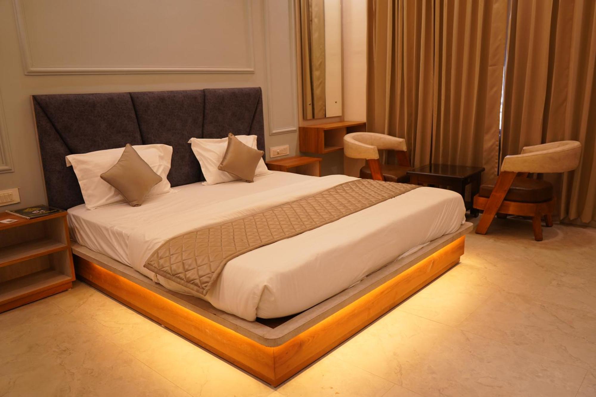The Grand View Hotel Baijnath Exterior photo